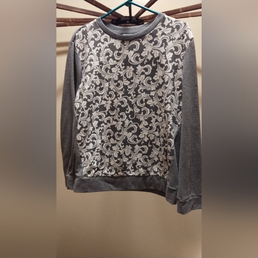 Kim Rogers Gray and White Patterned Sweater